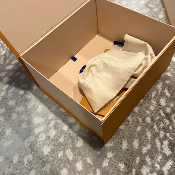 Louis Vuitton Box - Picture 3 of 3